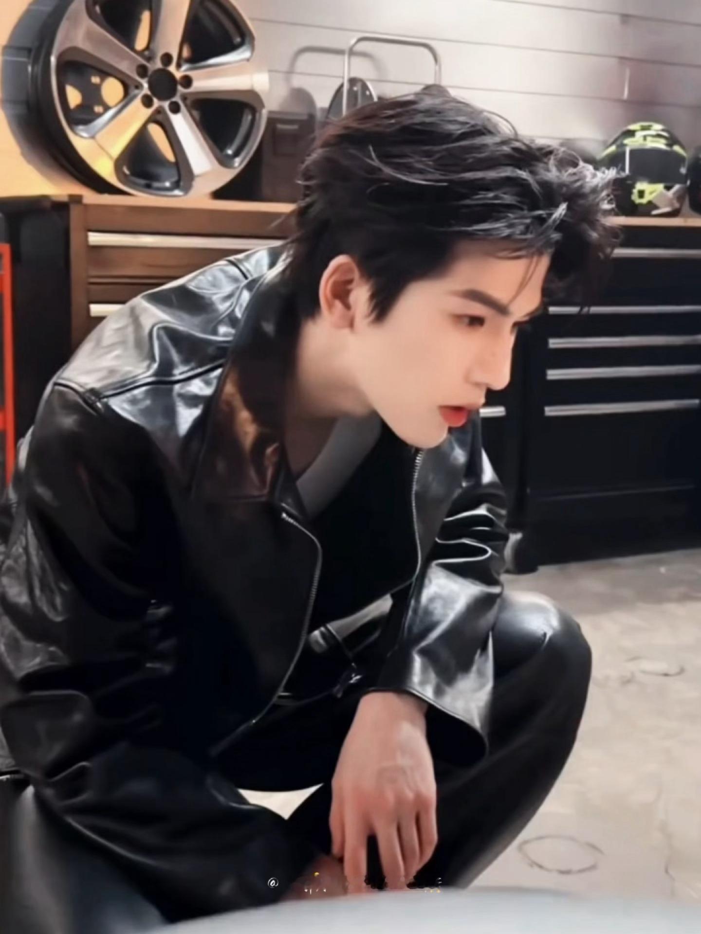 皮衣凌赫so hot🔥🥵 ​​​