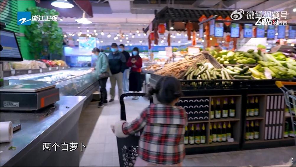 佳佳一个人完成买菜考验  看《我们的爸爸》第二期，黄远集爸爸让佳佳独自买菜，他勇