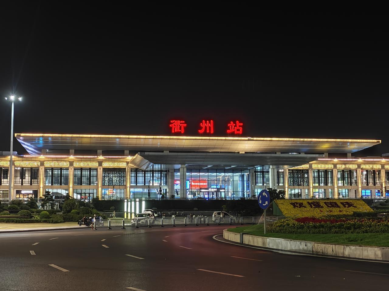 梦见被蛇咬 - 周公解梦大师
梦境解释：梦见被蛇咬，寓意着你即将获得大量的财富。