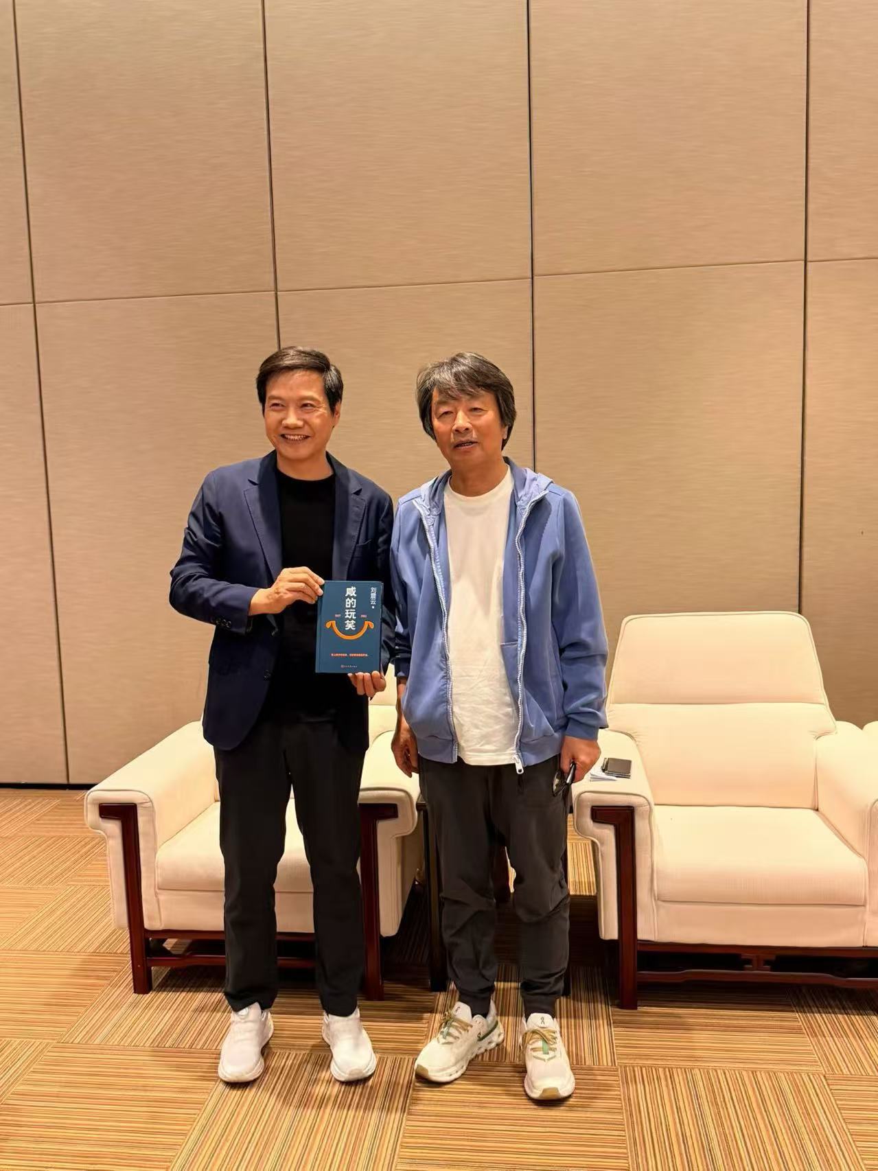 刘震云老师的《咸的玩笑》真的推荐，毕竟雷总都认可