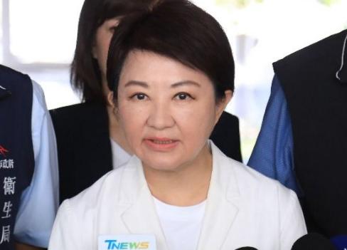针对民进党当局放宽进口苹果农药残留标准一事，台中市长卢秀燕今天接受媒体采访时表示