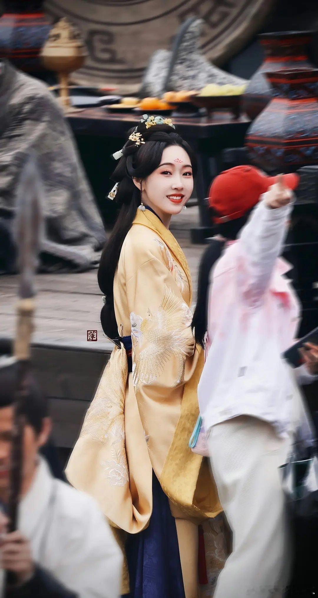 觉得折腰不能播了之后，女配男配男女主都比较可惜，特别是宣路的苏娥皇确实是一个非常