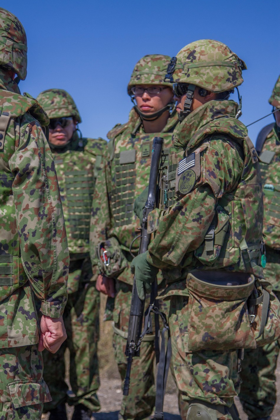 【日本自卫队士兵老化有俩原因，你信哪个？】到2026年，日本自卫队人员核心是平均