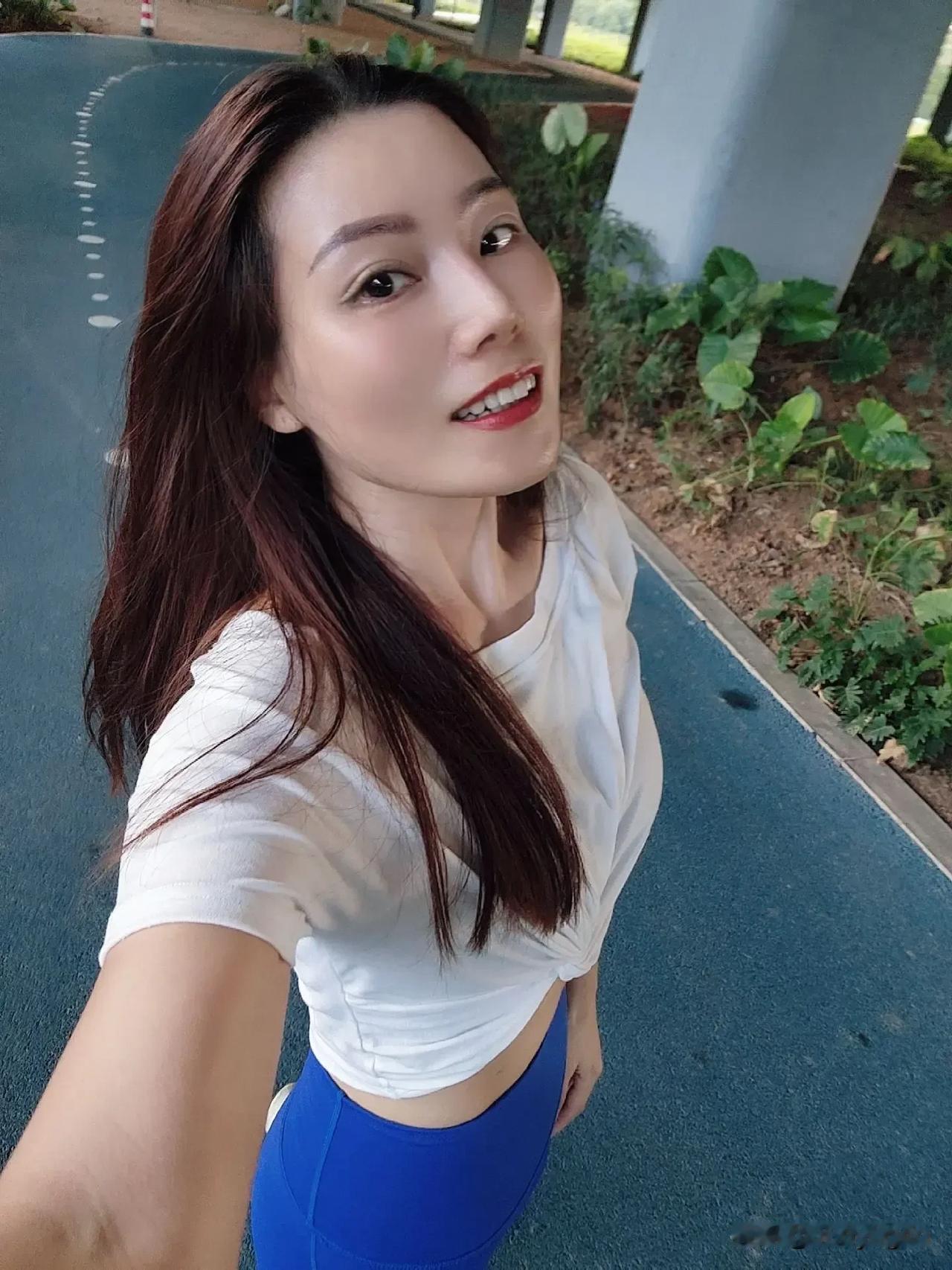 拒绝内耗从运动开始！运动穿搭与阳光 今天你运动了吗温柔系运动装