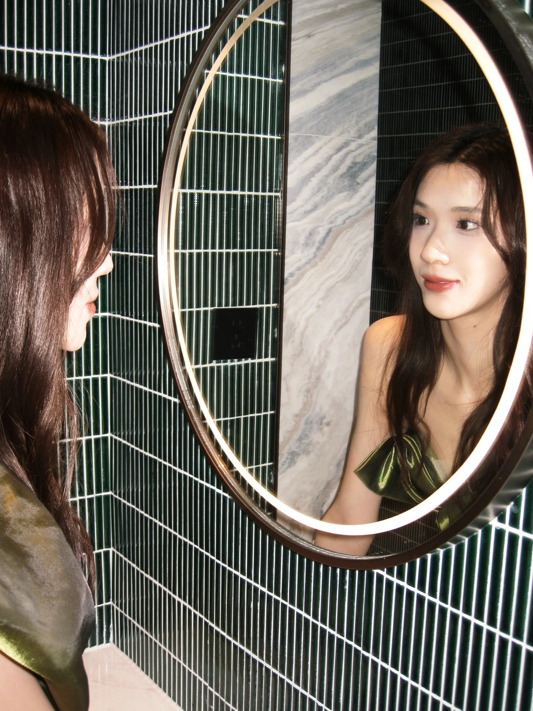 177/49kg 镜里有个娃娃脸