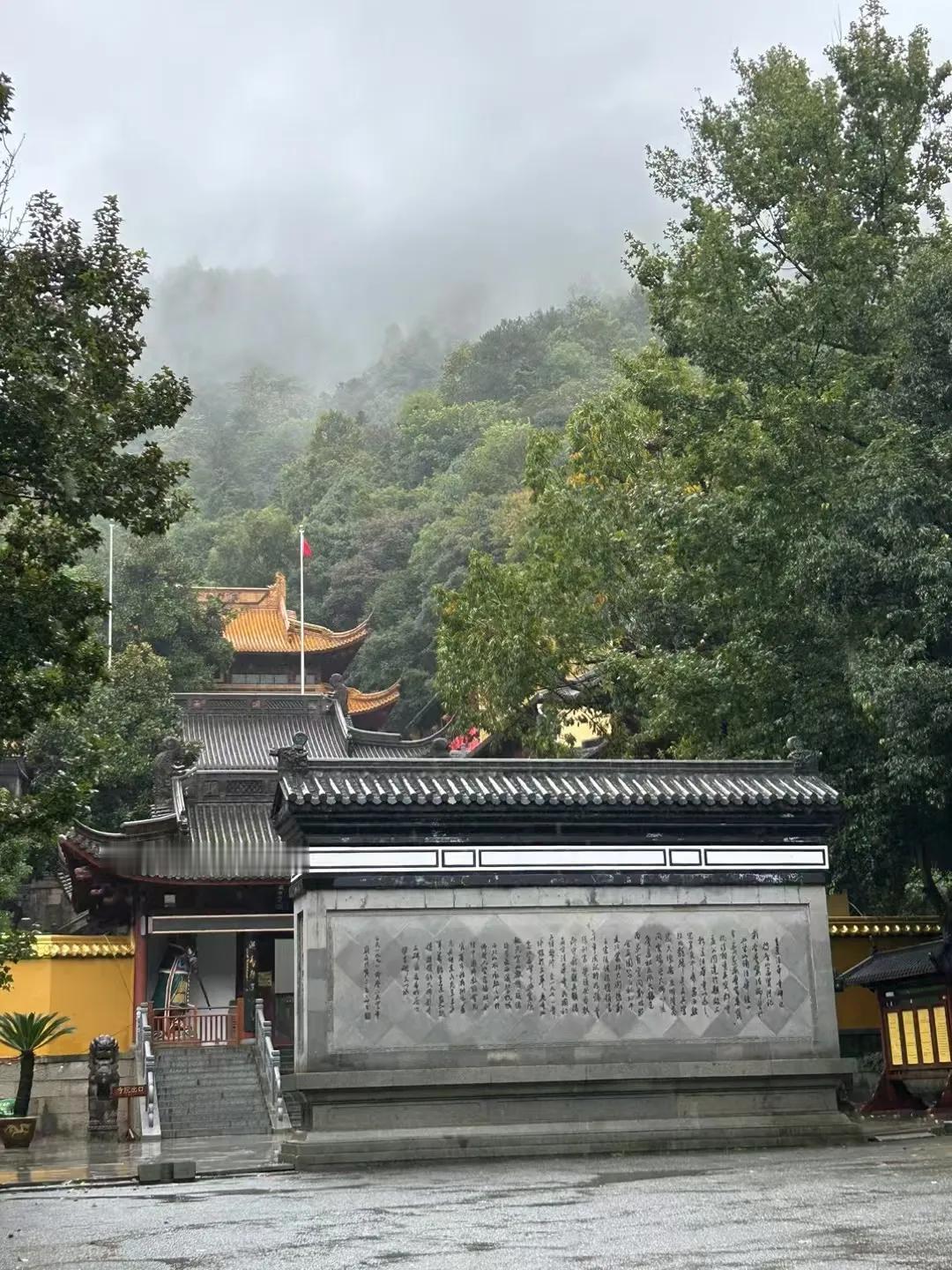 今年毕业的公费师范生，上班发工资了。真得好羡慕

朋友家闺女是今年毕业公费师范生