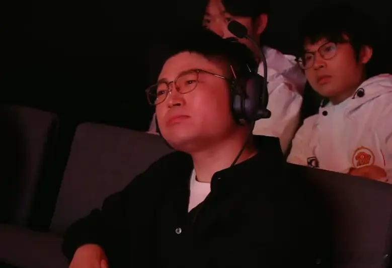 WB4‑3憾负EDG遭淘汰！大师组形势岌岌可危，老林眼含泪光，暖阳心态破防愤然下