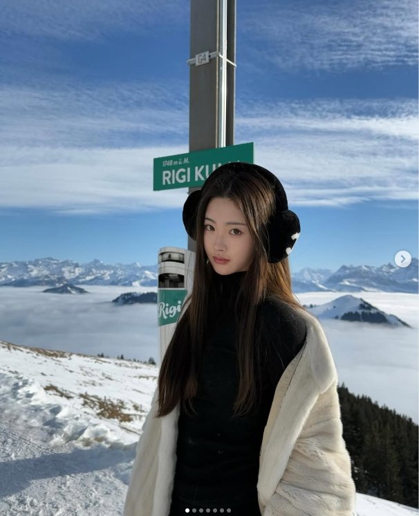 Ming绯闻女友1saye晒照：听说雪地跟高领毛衣更配哦！2025LPL第一赛段