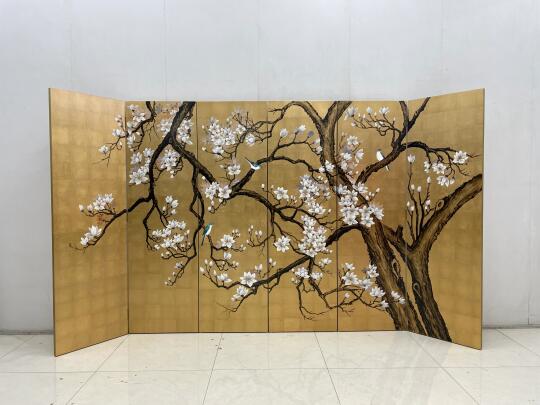 玉兰花开，春风徐来