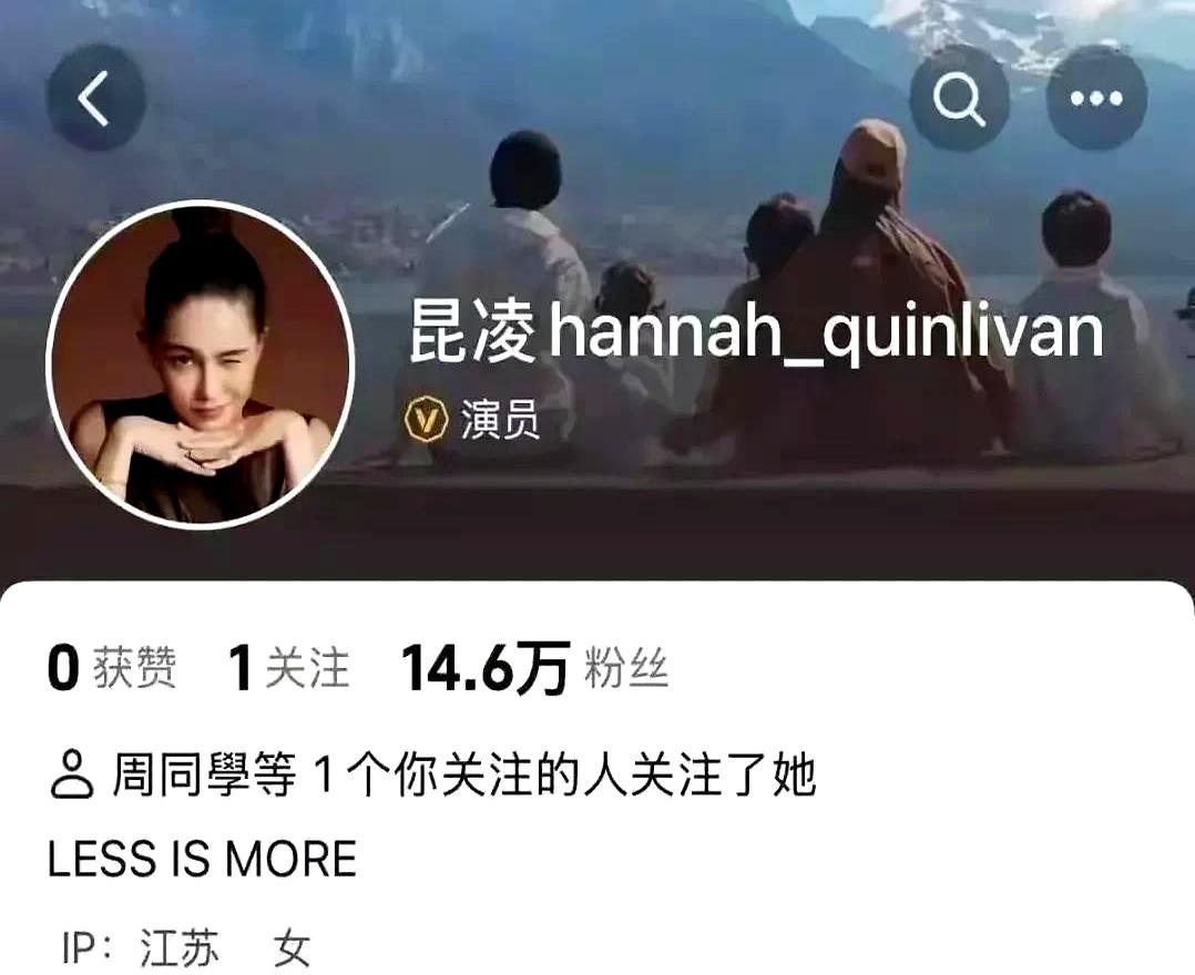 周杰伦开抖音大半年零关注，原来在等昆凌。
3月8号昆凌正式入驻抖音，首条视频晒