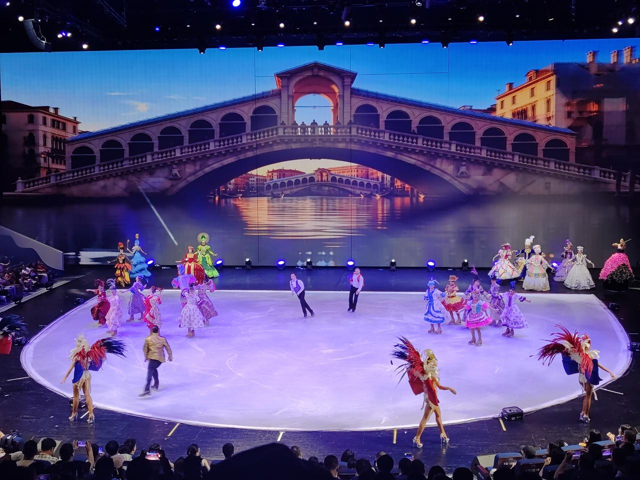 8月1日，观哈市24届啤酒节的晚场演出。
不吹不黑，俄罗斯人的演出团队带来了异域