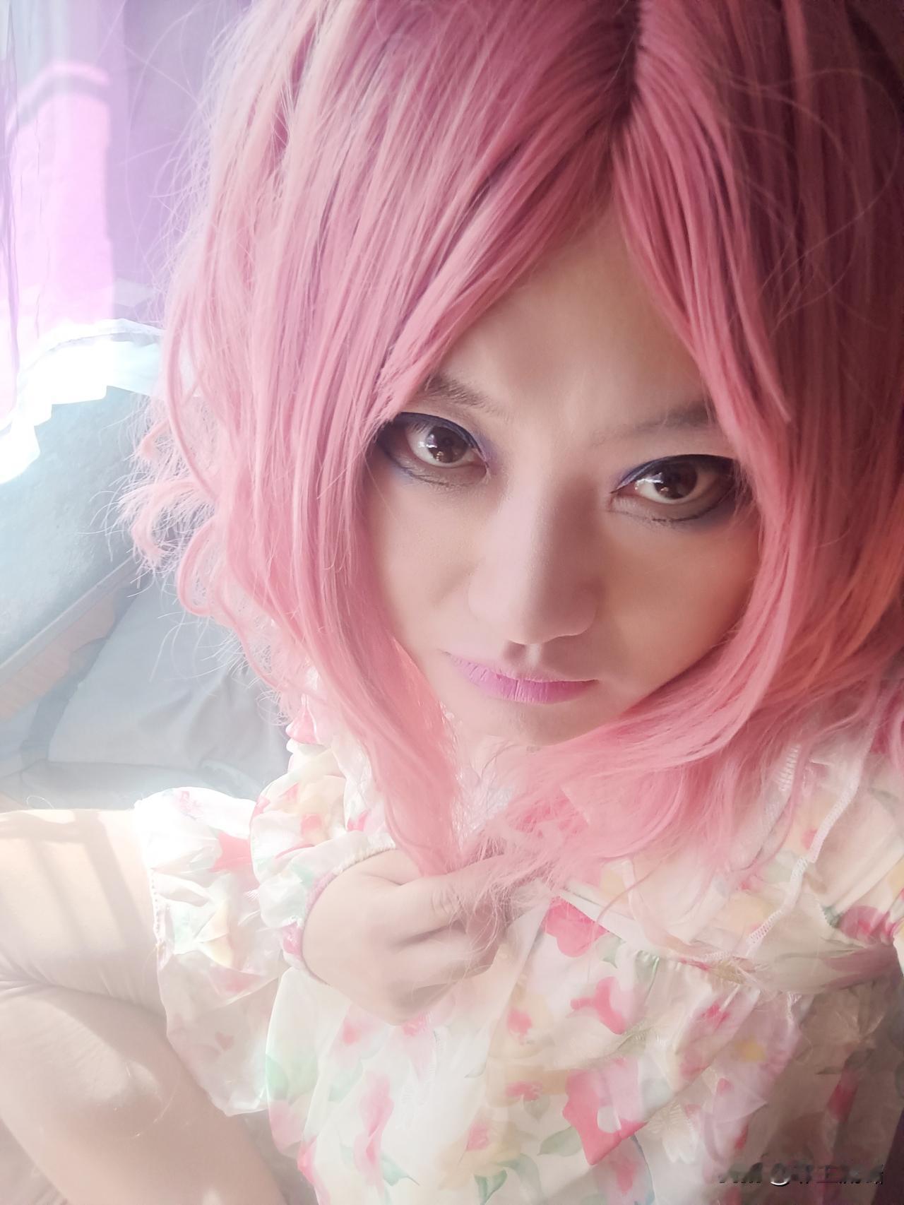 你觉得是戴假发好还是染发好我觉得戴假发好！因为假发可以戴一段时间二手在网上卖掉，