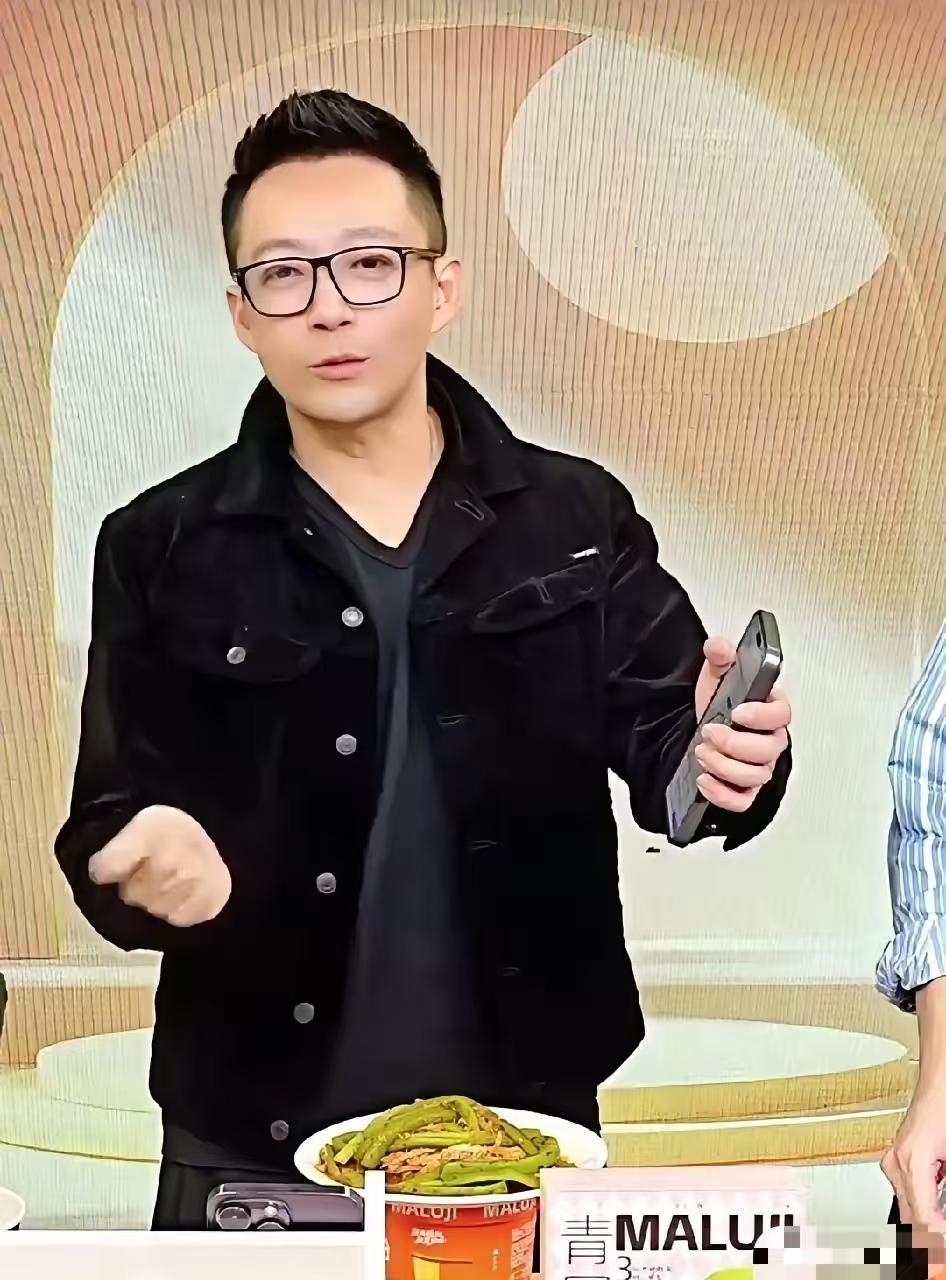 小汪今晚就要回台湾了，他开心到藏不住。对谁都好，除了妈妈，用妈妈辛苦经营企业的钱