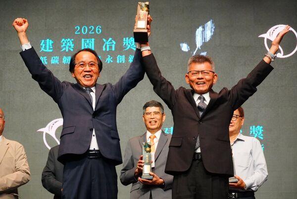 盖房子比当县长快乐！65岁的杨秋兴转行当开发商
前高雄县长杨秋兴淡出政坛后转战营
