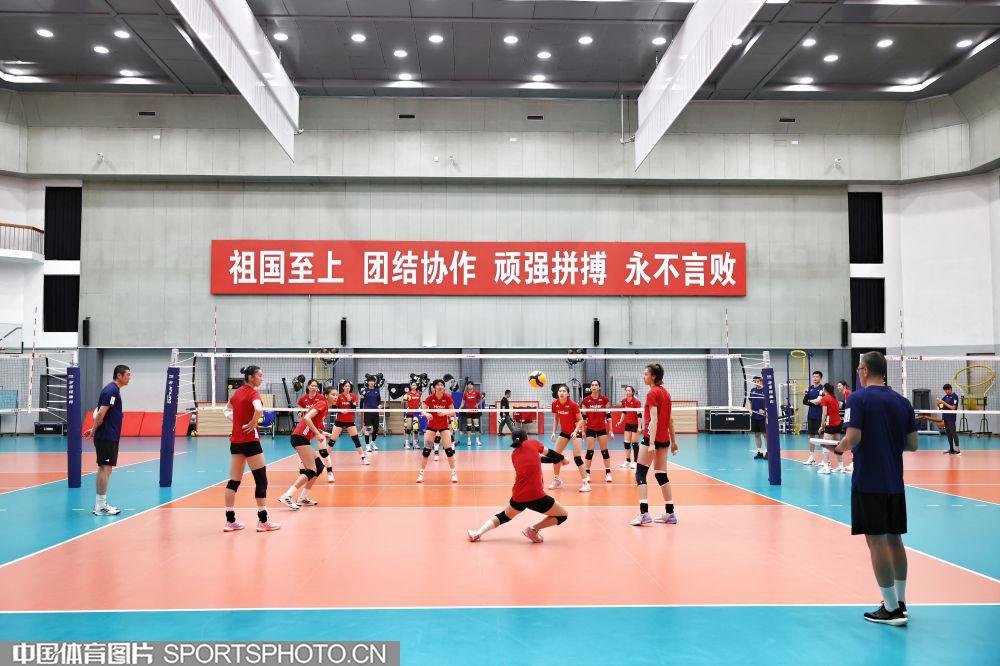 【中国体育报/总结亚锦赛经验教训 中国女排向着亚运会目标全力以赴】刚刚结束女排亚