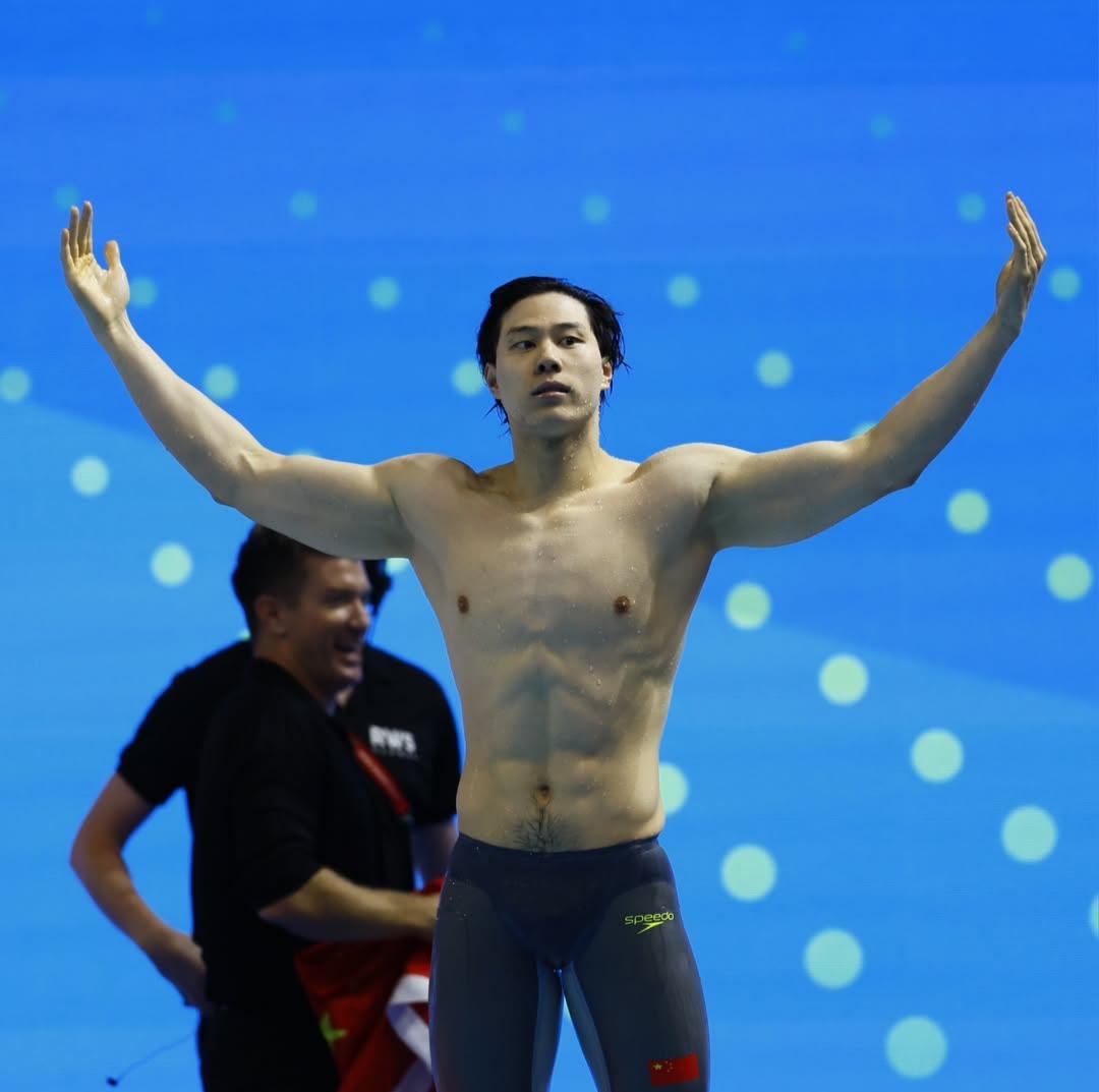 再次登上男子200米最高领奖台