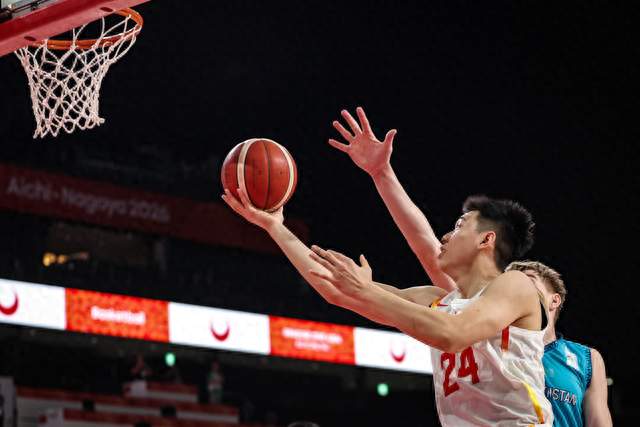 1米88后卫李悦洲亚运首秀2帽2抢断，防守凭什么这么强？