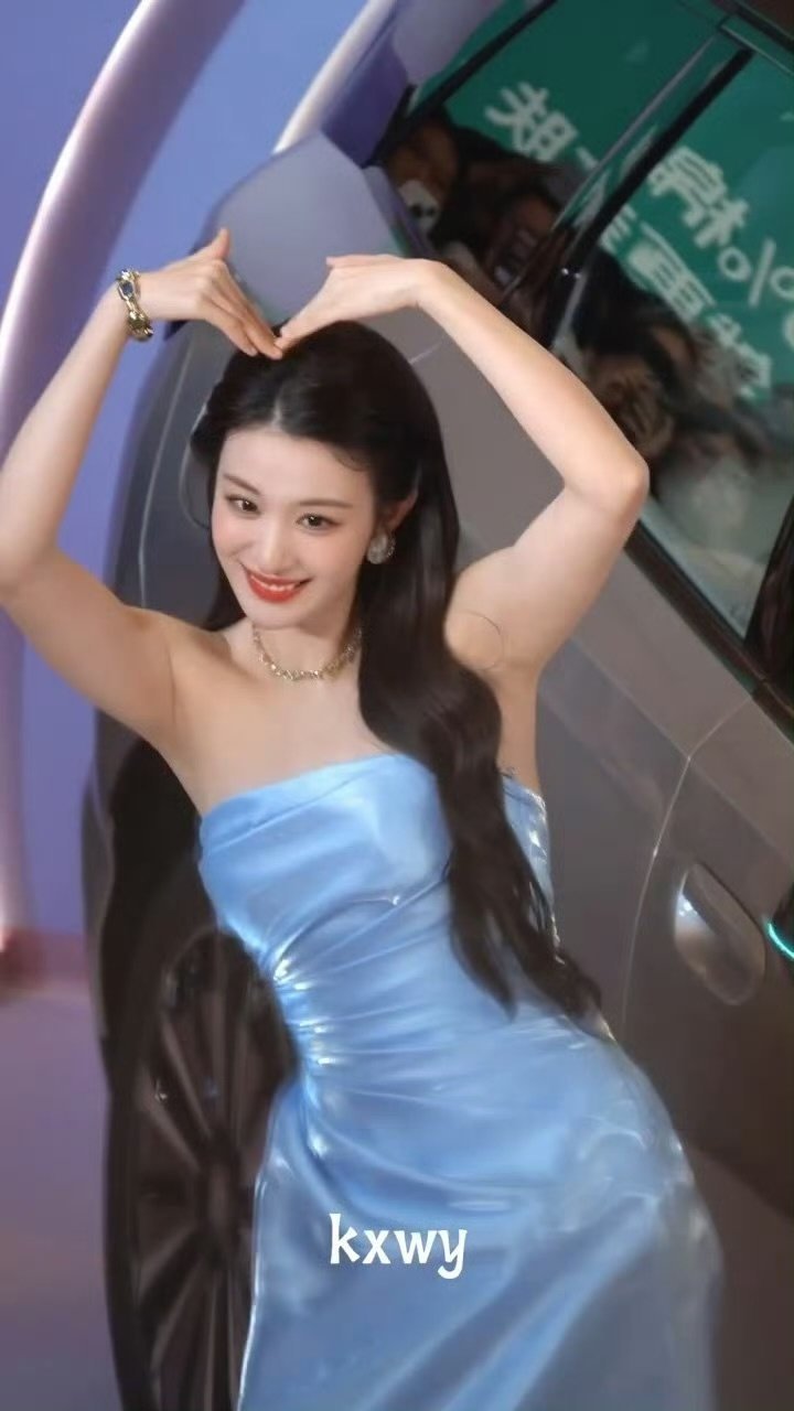 冷脸萌，笑脸也萌，支持这个王楚然笑容自由！这个世界能不能允许有人爱笑也允许有人面