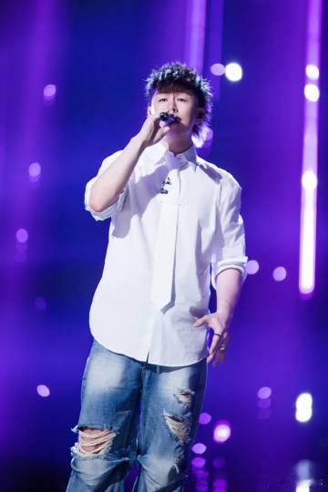歌手直播胡彦斌 编曲大魔王  名副其实编曲大魔王，一首歌经过他的手笔，仿佛脱胎换