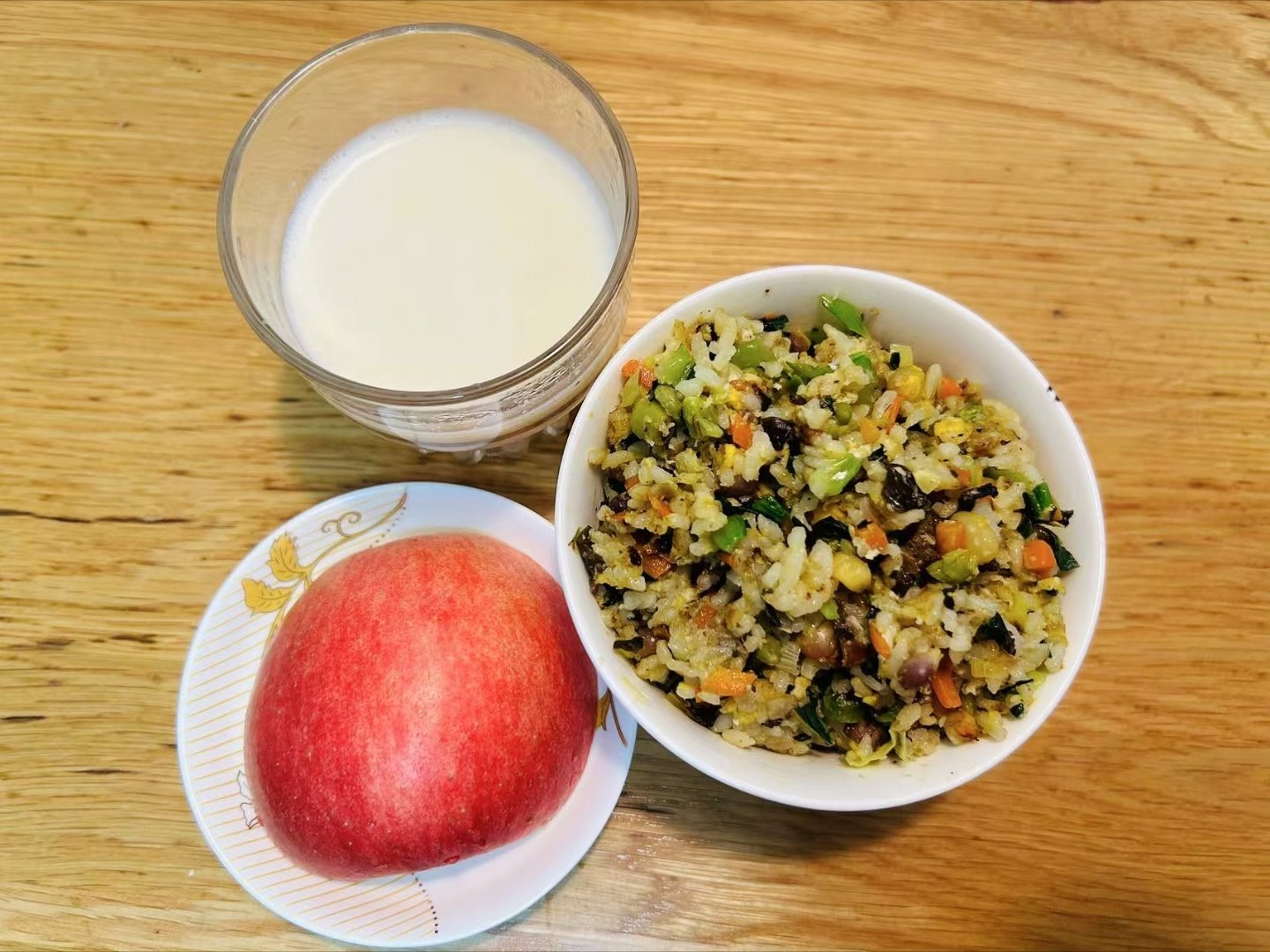 #波妞的早餐# 早上好，今天还是波妞同学居家的一天，今天吃久违的炒饭。🥣米饭?