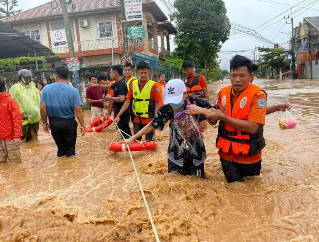 缅媒报道，8月14日一早，掸邦东部大其力市因较往常降雨量更多，美赛河水上涨，市内