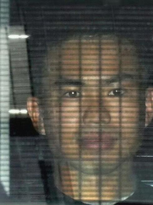 强闯我驻日使馆不法之徒长相公开，但是愤怒的是这货仅以非法侵入建筑物嫌疑递送检方，