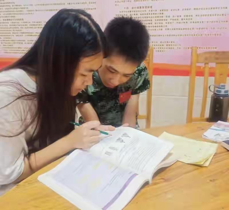 谁能拒绝这样温柔又善良的姑娘呢？

高考结束就出门打工攒学费的高三女生，用点滴善
