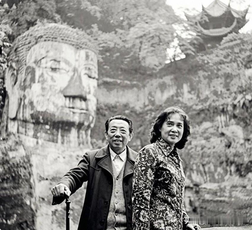 没想到这两位家喻户晓的艺术家还去过我的家乡。
       知道这是哪里吗？两位