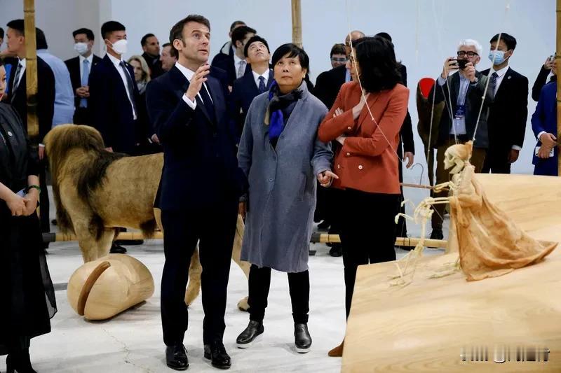 马克龙访华把熊猫弄到手了 马克龙访华收获颇丰
访华未结束
便搞定了熊猫之事
11