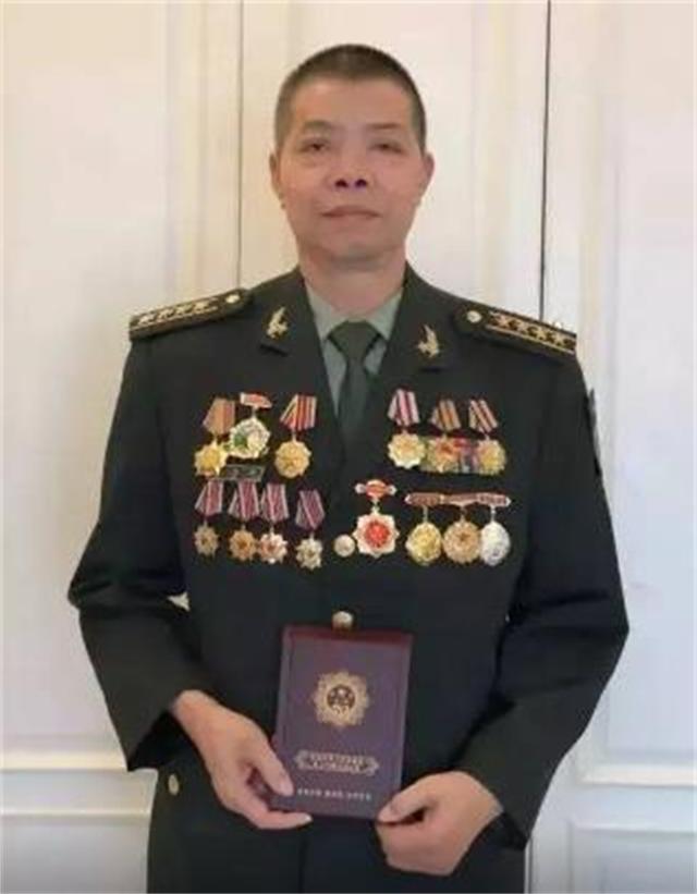 1985年，我军侦察兵隆志勇过境侦察，不料被巡逻越军认出，朝他开了一枪，见子弹命