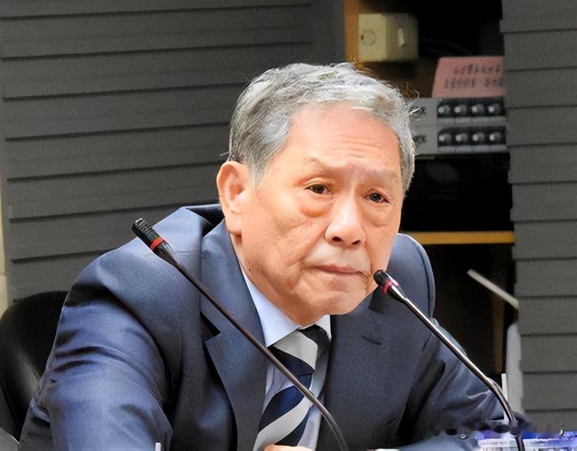 帅化民说，以前毛主席骂美国是帝国主义纸老虎，他一百个不服！后来却发现，这个说法慢