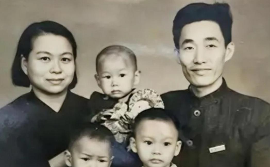 1947年，中统特务陈梦麟酒后失言，拍着同僚张一锋的肩膀炫耀：“礼拜五去大使馆抓