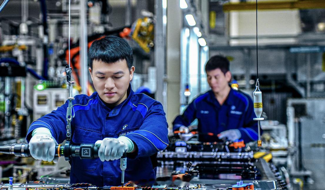 卧槽看到宝马又搞事了，今年宝马沈阳动力总成工厂加速推进第六代动力电池量产进程。目