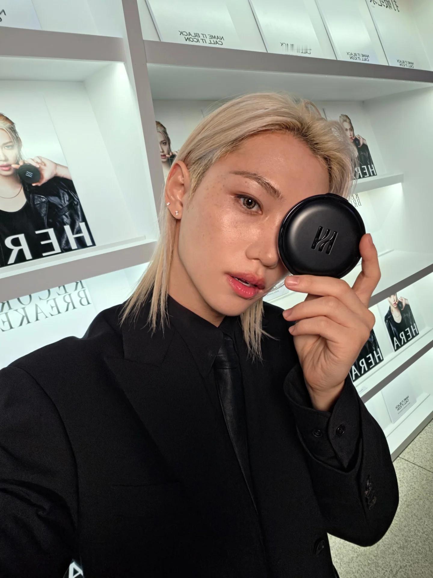 李龙馥 × HERA 🖤𝑨𝒍𝒍 𝑩𝒍𝒂𝒄𝒌 Felix 📸 