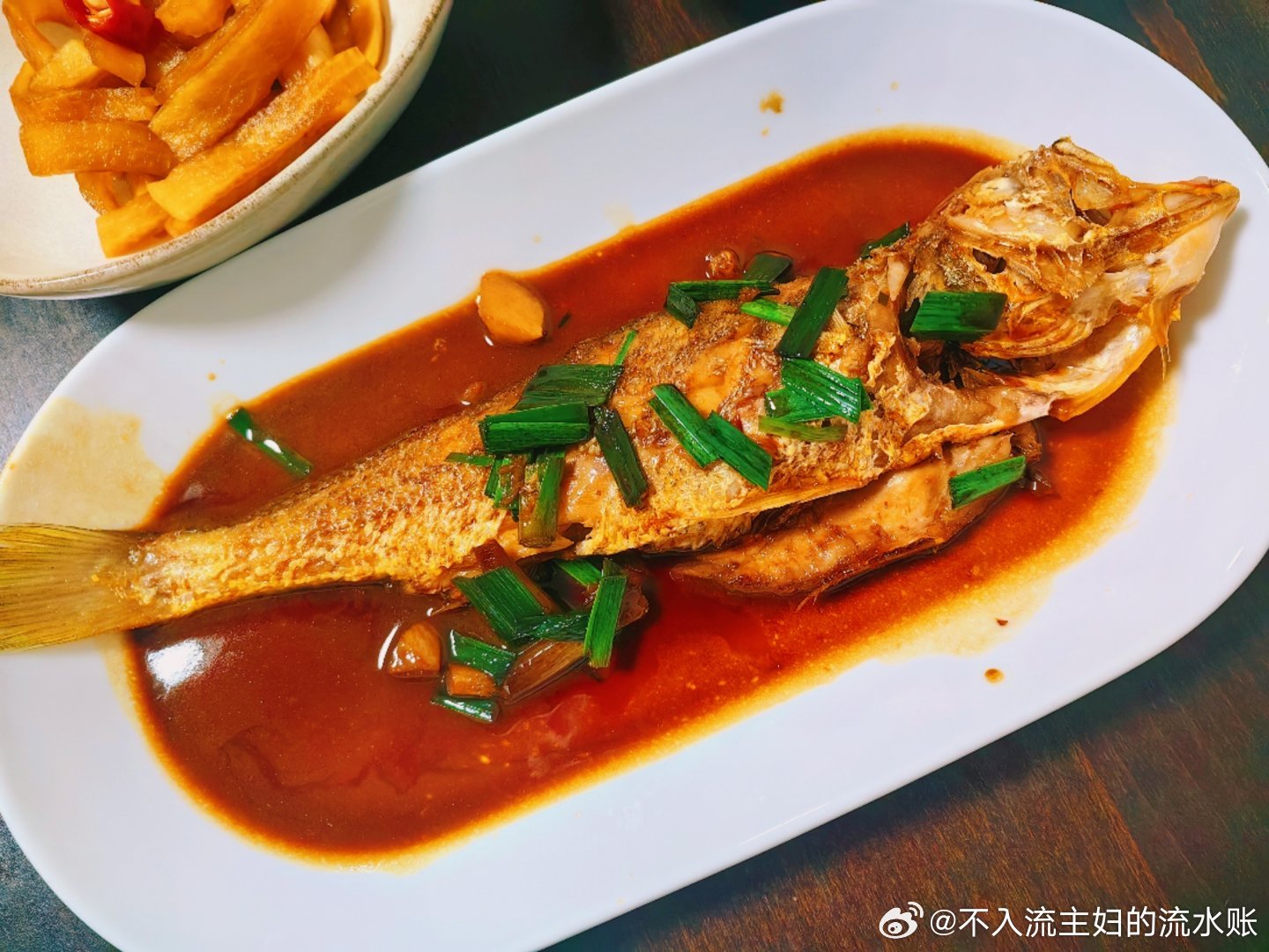 好好吃饭之家常菜家烧野生黄鱼两只小菜：酱萝卜&辣花蛤香菜炒吊龙牛肉 ​​​