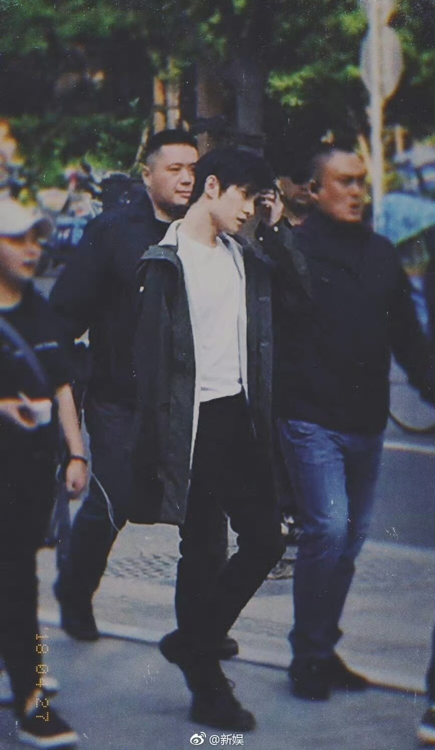 网友澳门偶遇叶修了澳门街头的惊喜邂逅，直接把圆梦氛围感拉满 