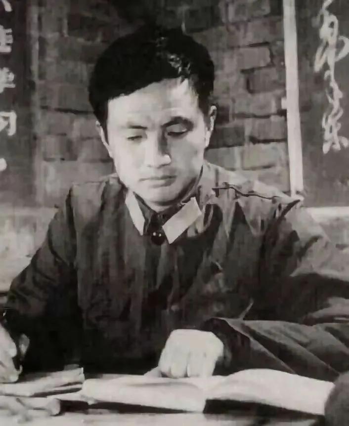 今天，是华为创始人、CEO任正非的生日！任正非，生于1944年10月25日，19