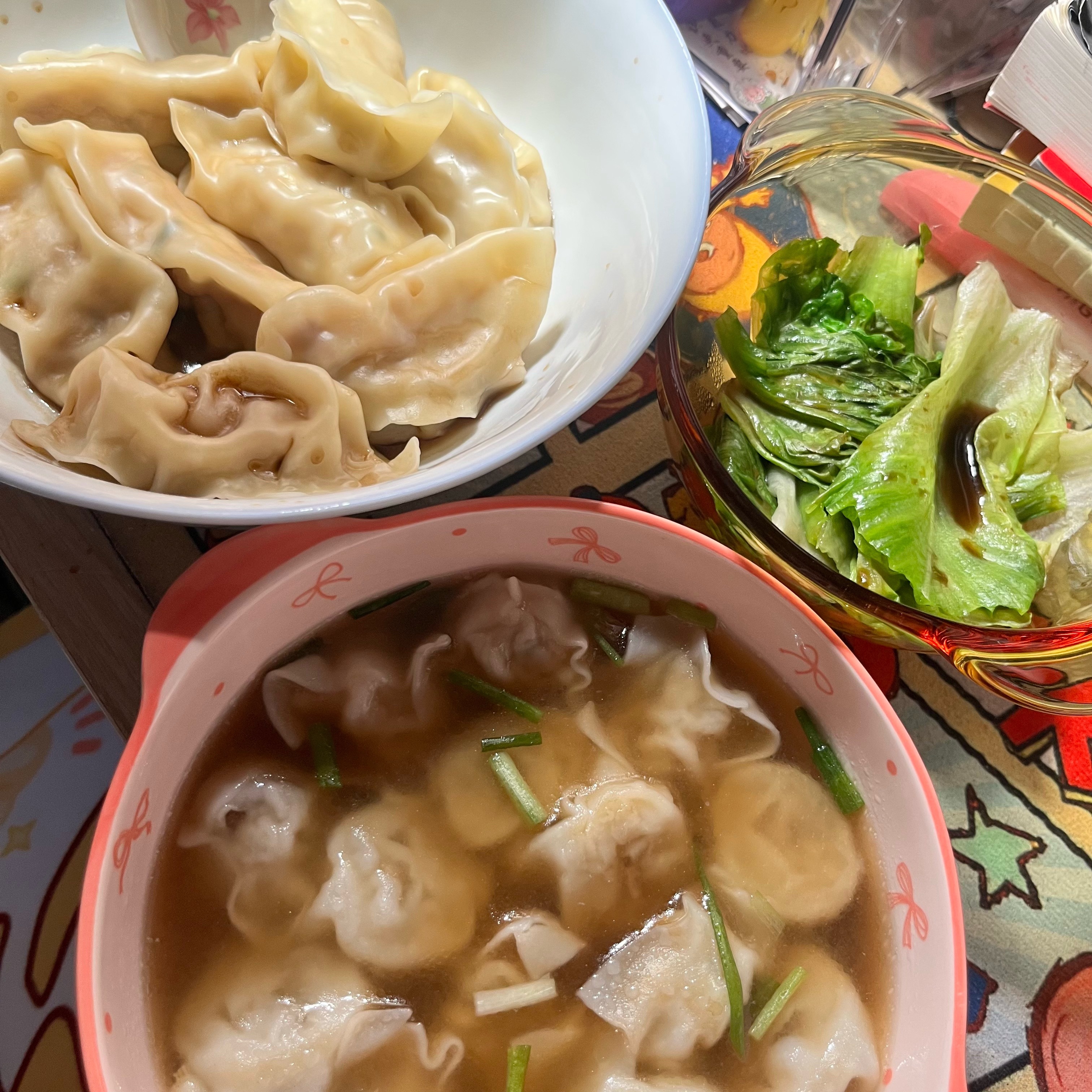在外大吃大喝 回家就是最最清淡虽然也不知道他们是怎么觉得我能一个人吃完一大碗馄饨