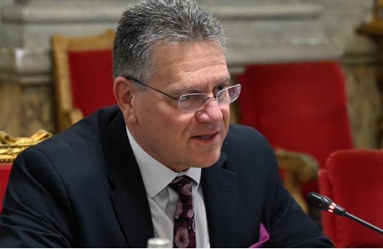 欧盟想要的稀土，中方给了，马克龙转身要求2选1，中方反将一军。
 
这段时间，欧