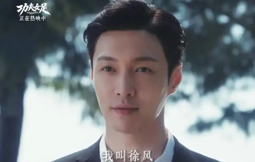 看着大银幕上那个毫无形象扮丑搞怪的男人，我愣是半天没敢认这是张艺兴

买票去看《