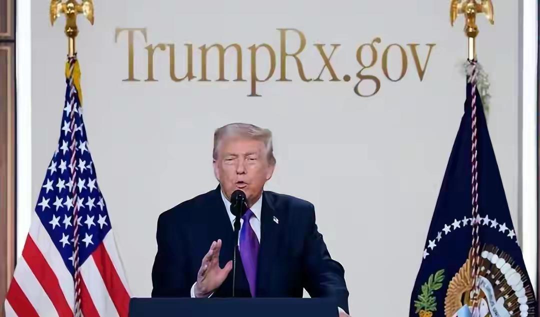 最近，特朗普和哈梅内伊直接“杠”上了，约等于大战在即，双方总司令的叫阵。
近日，