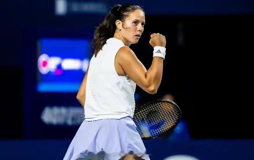 1-2崩盘！王欣瑜惨遭一轮游，输球原因曝光，张帅2-0，郑钦文退赛WTA1000