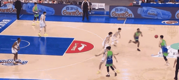 齐麟葛浩然或被约谈。
新疆男篮与天津男篮比赛莫名其妙以犯规送罚球而结束，齐麟与葛