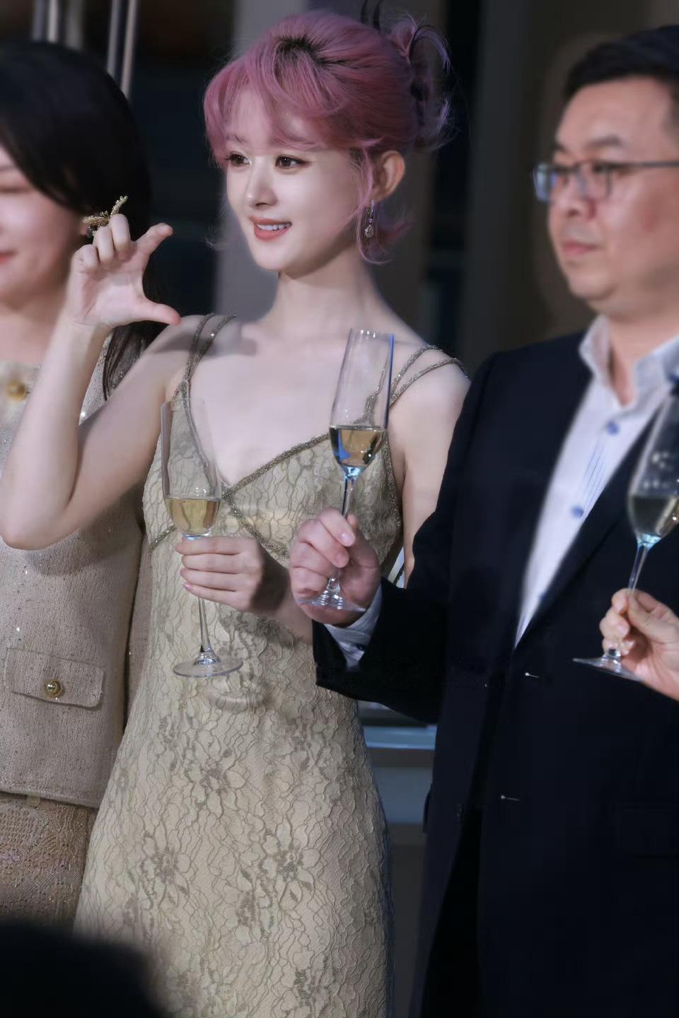 赵丽颖  zly赵丽颖李秋萍 zly赵丽颖李红樱 “花会凋谢 但我对你的爱不会 