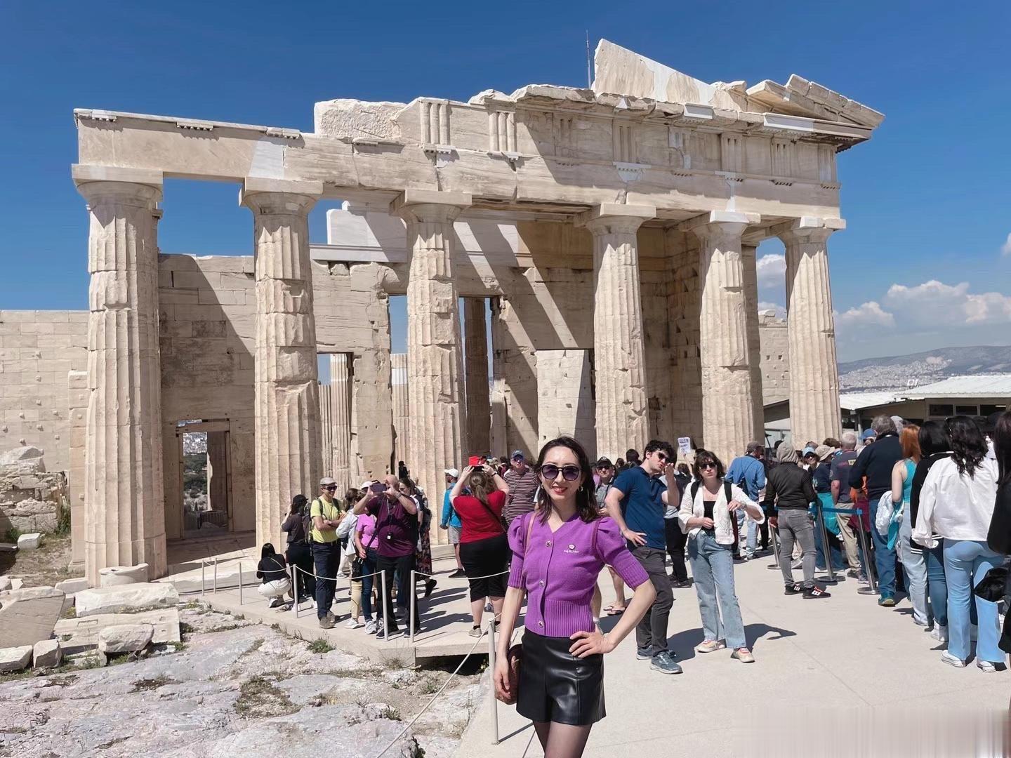 #人人人人人你人人人人人# 雅典卫城也是人山人海～突然觉得，能出门看人也是一种幸