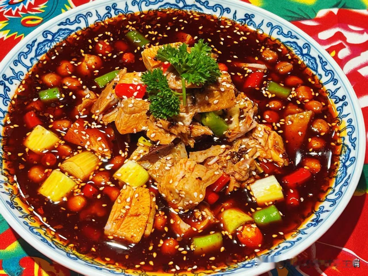 最近有人在头条上说，春节来成都耍，结果吃东西极其不适应，被“麻辣劝退”了。但我真