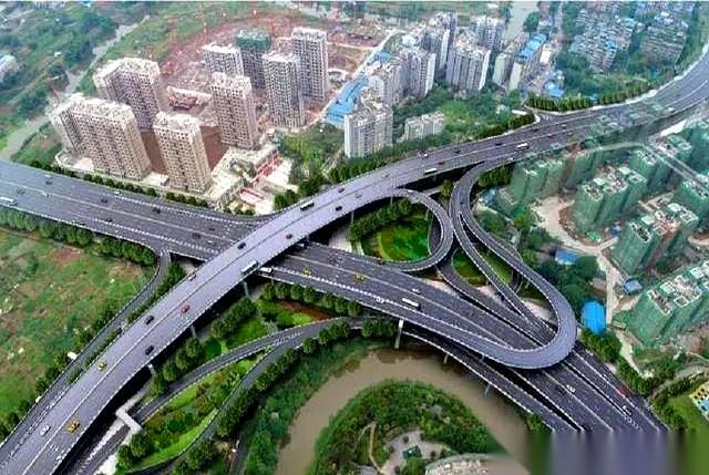 每天早上能多睡15分钟。
就因为那个叫苦竹坝立交的玩意儿，通了。
我大概算了一下