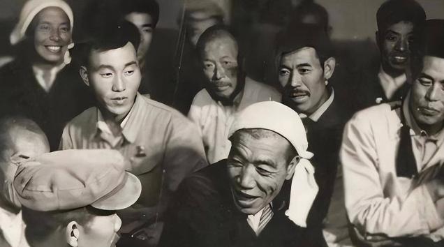 1986年，马烽来八宝山参加陈永贵告别仪式：现场很冷清，只有华国锋来送别。

那