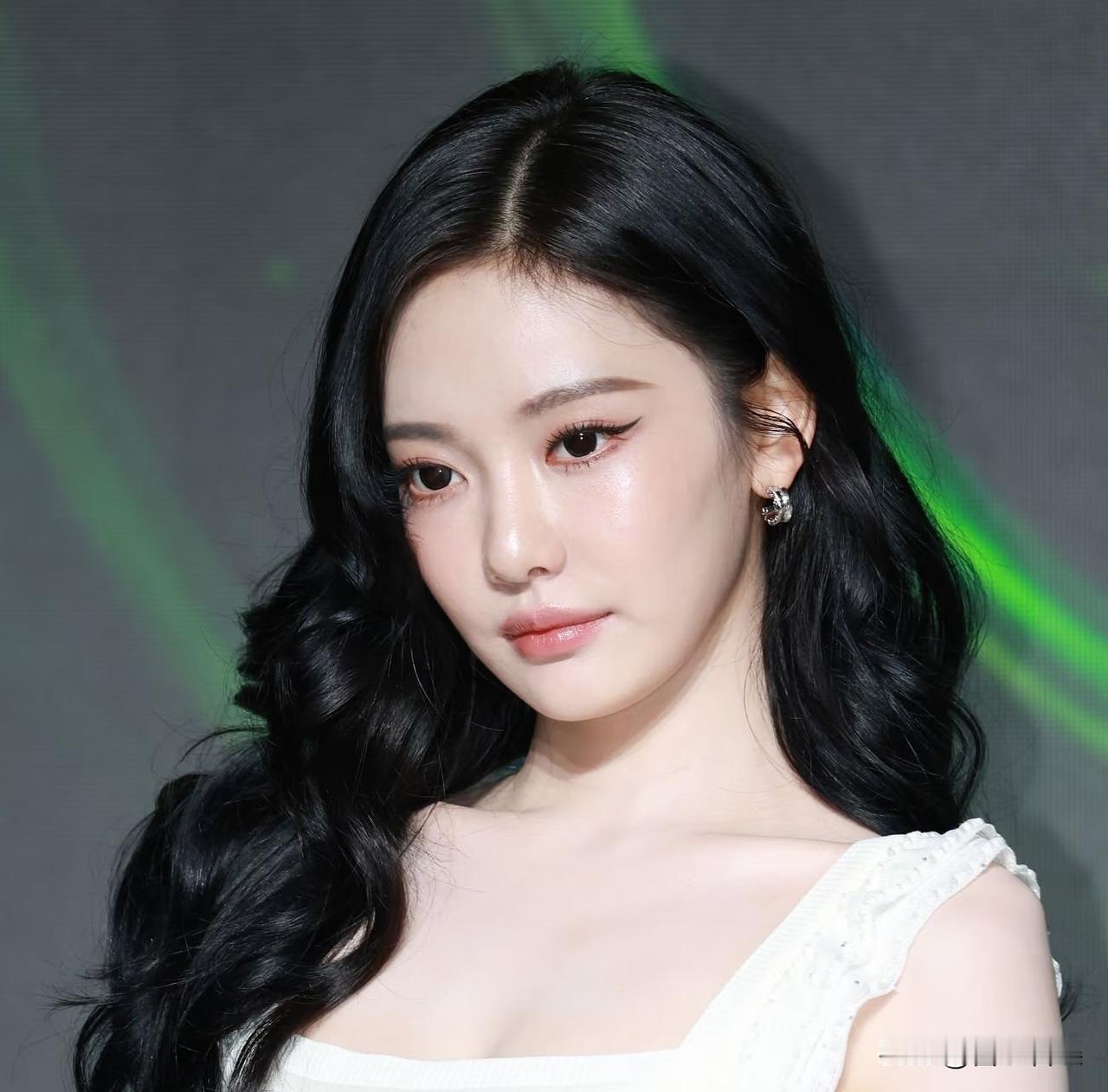 24岁女星宁艺卓，硬刚！
 
7月22日中午，24岁女星宁艺卓突然冲上热搜，这次
