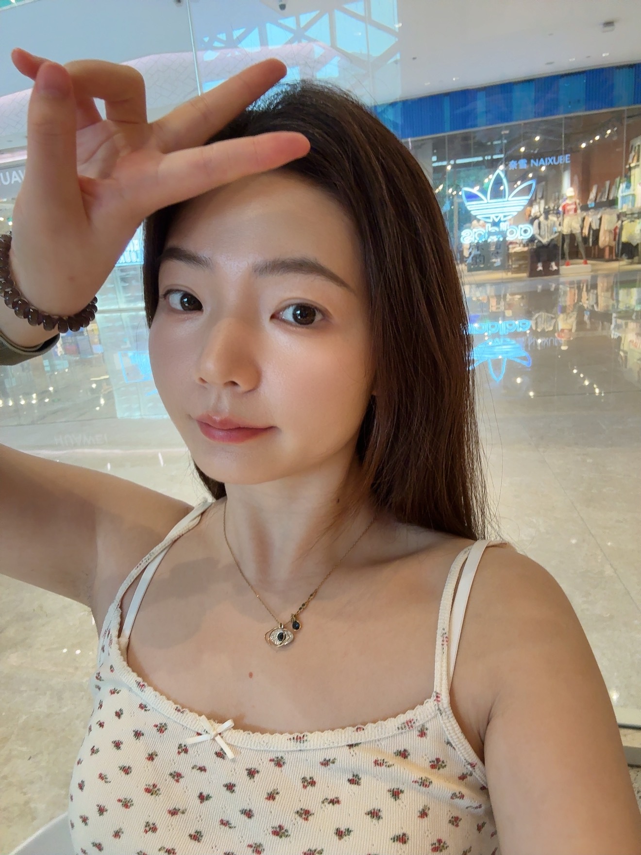 我的身份证7月18日本周六过期，今天终于来拍证件照，办回执了。虽然但是，我感觉用